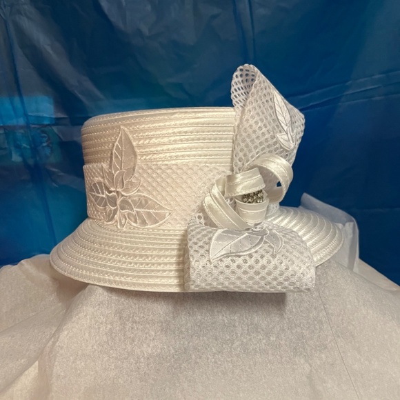 Ashro White Hat - Picture 4 of 5